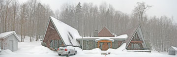 Heavy snow falling around the Birch Ridge Inn at Killington VT